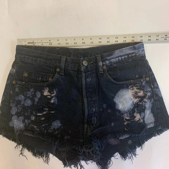 Levi's Women's 501 Button Fly Heavy Distressed Bleached Raw Hem Cut Offs SZ 30 - Picture 7 of 8